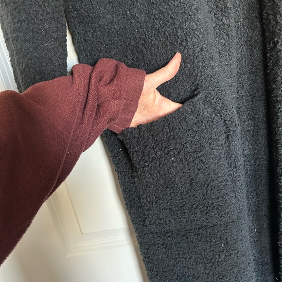 SKIMS Black Teddy Robe - Picture 2 of 7